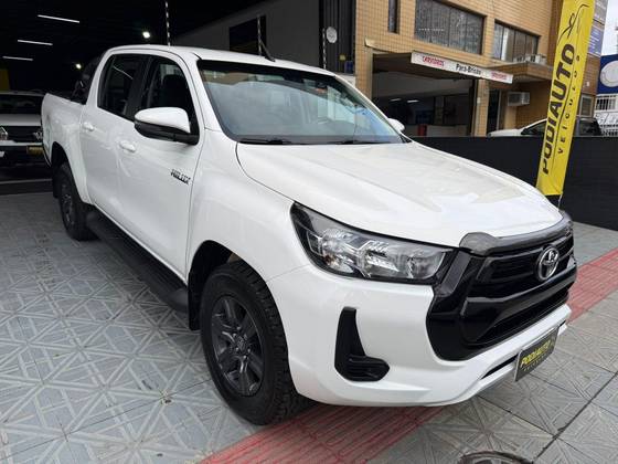 TOYOTA HILUX 2.8 D-4D TURBO DIESEL CD POWER PACK 4X4 MANUAL TOYOTA HILUX 2.8 D-4D TURBO DIESEL CD POWER PACK 4X4 MANUAL